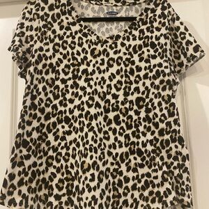 Old Navy everywhere tee shirt